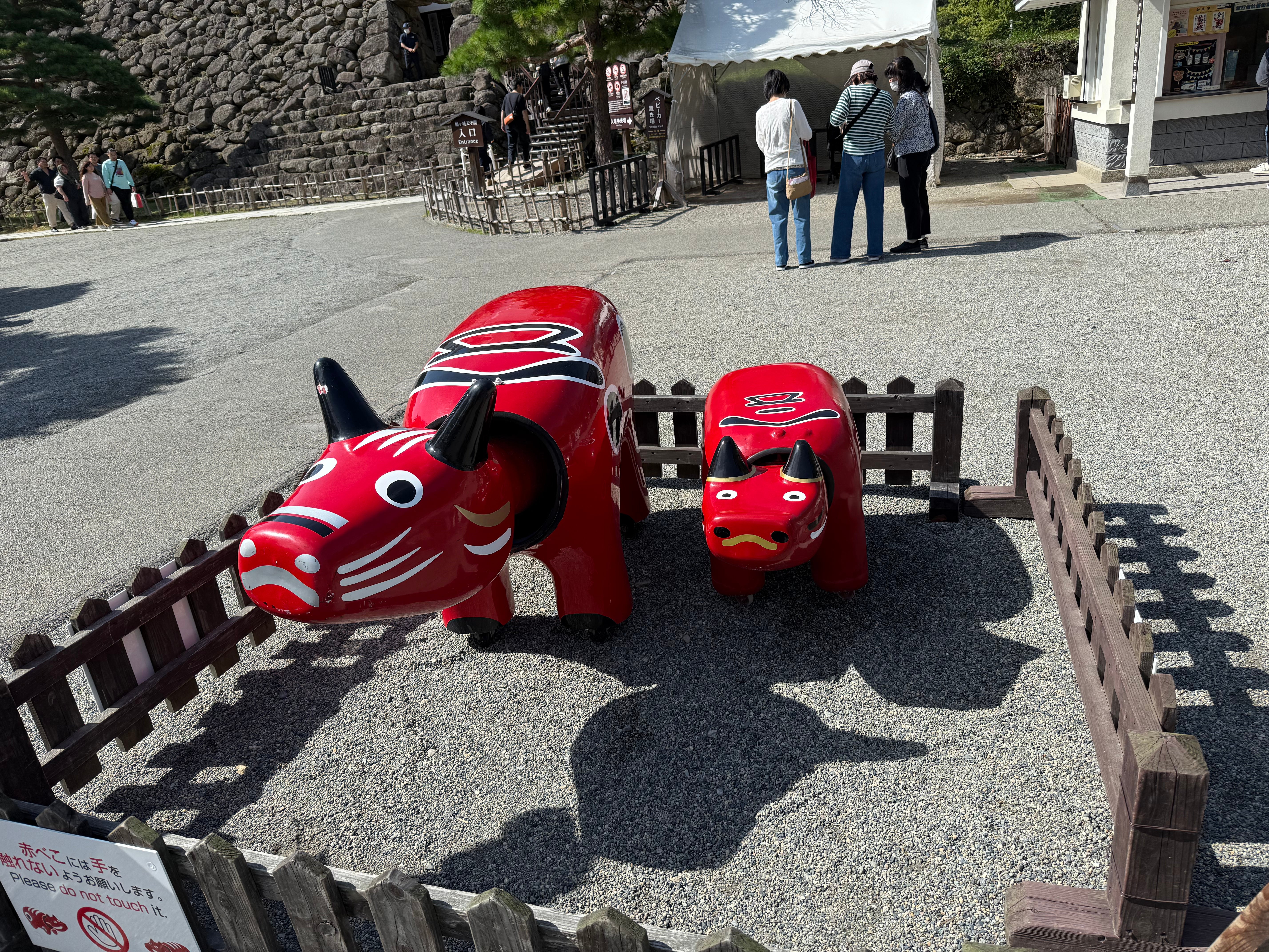 会津漆器・赤べこ