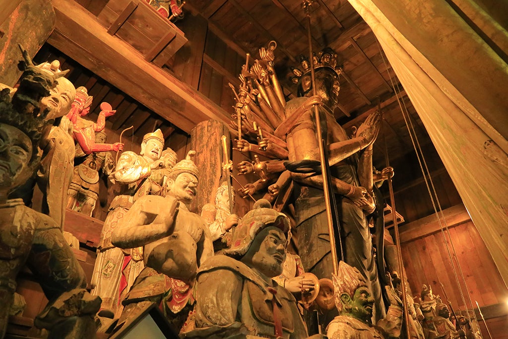 恵隆寺 立木観音堂