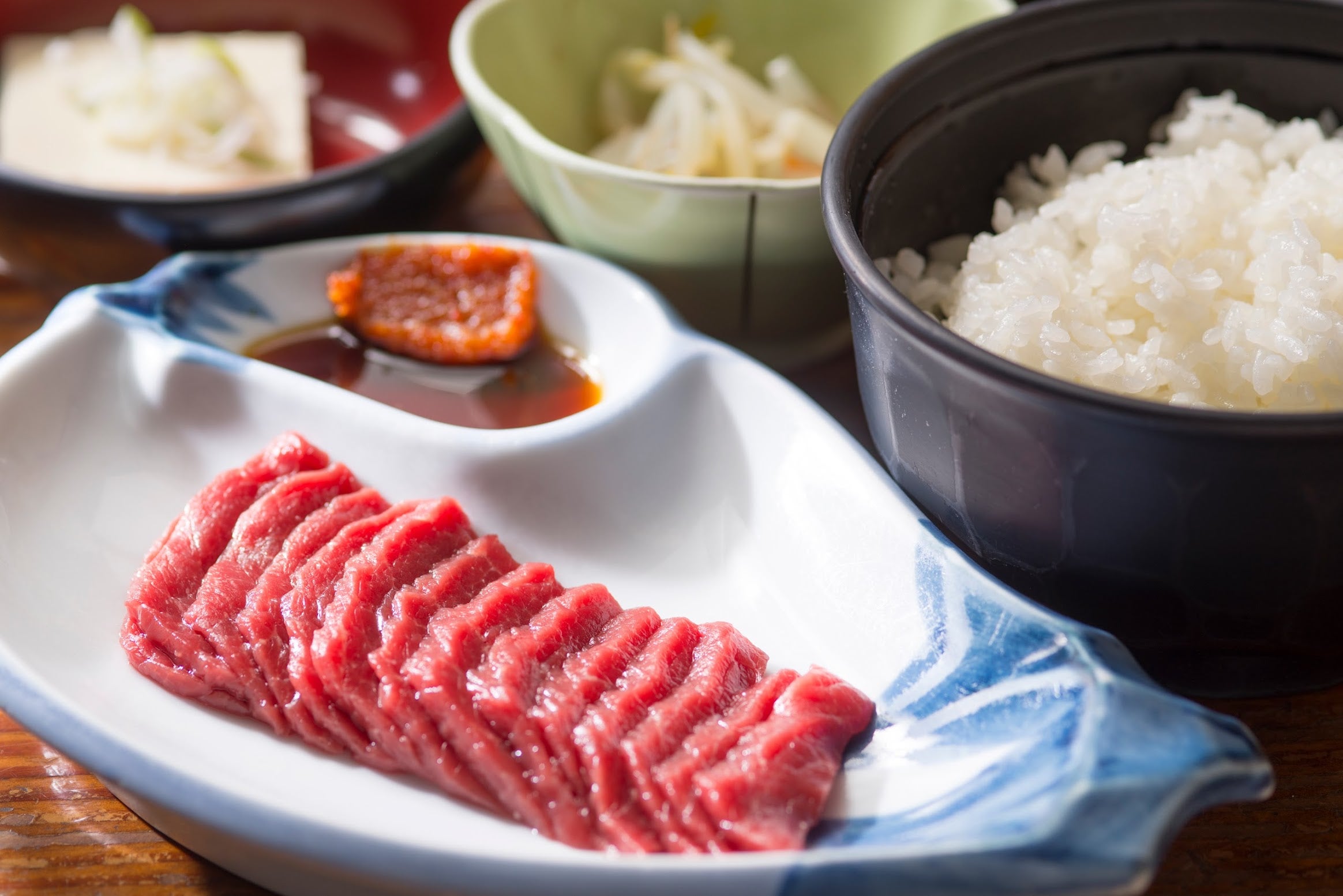 馬刺しの食べ歩き・買い出し体験